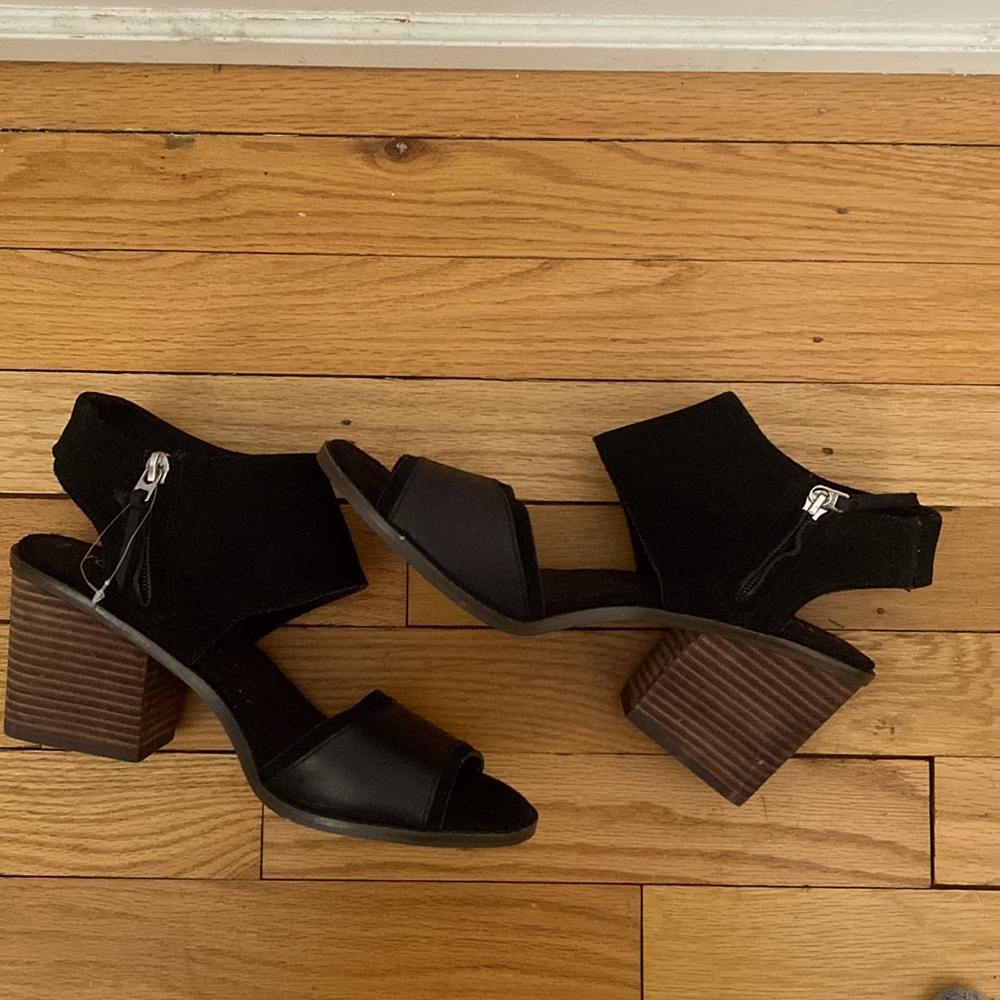 Tom’s 9.5 black block heels